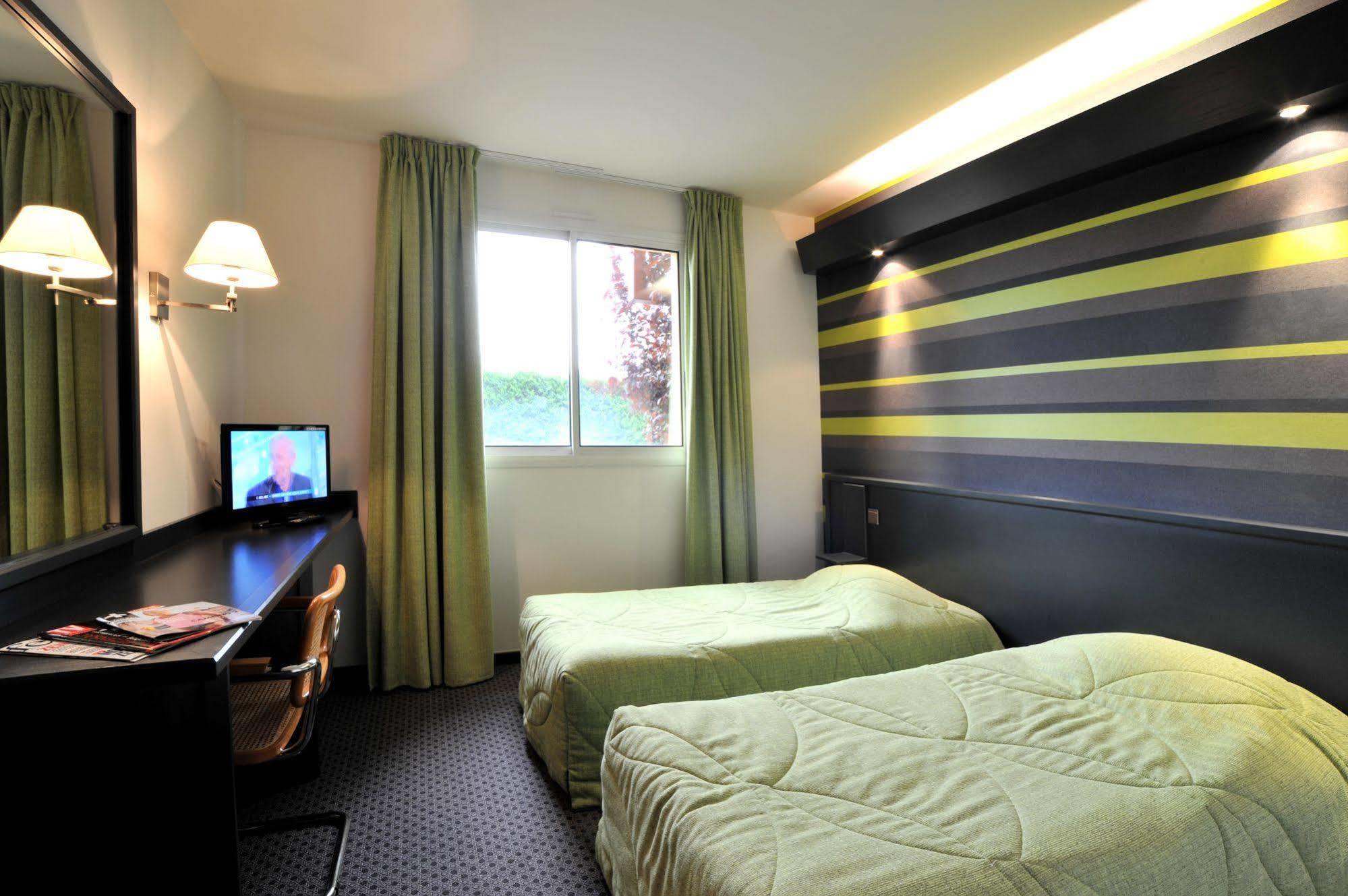 อินสไปเรชั่น บาย บัลลาแด็ง วีลฟรองช์ เดอ รูแอร์ก Hotel วีย์ฟร็องเช-เดอ-ฮูแอเก ภายนอก รูปภาพ